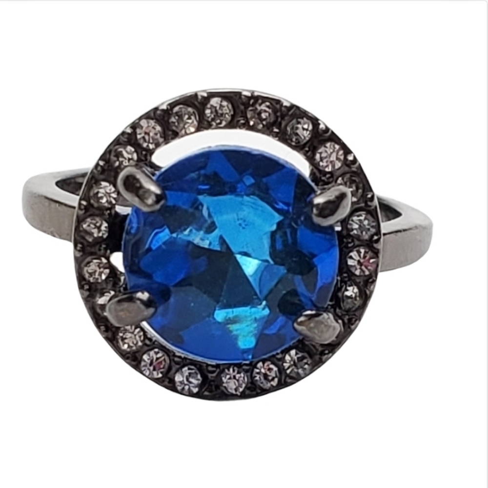 Gunmetal Silver Blue Halo cocktail Ring Size 7.5 *